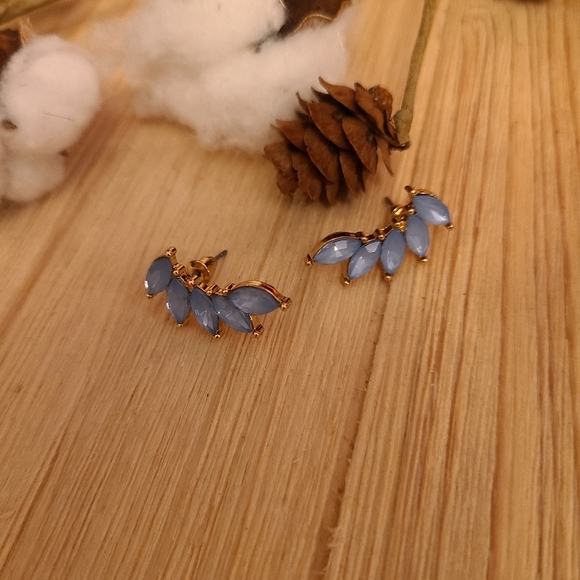 💙💙NEW💙💙BEAUTIFUL!! Light Blue Marquise Cut Earrings or Ear Climbers - Picture 9 of 10